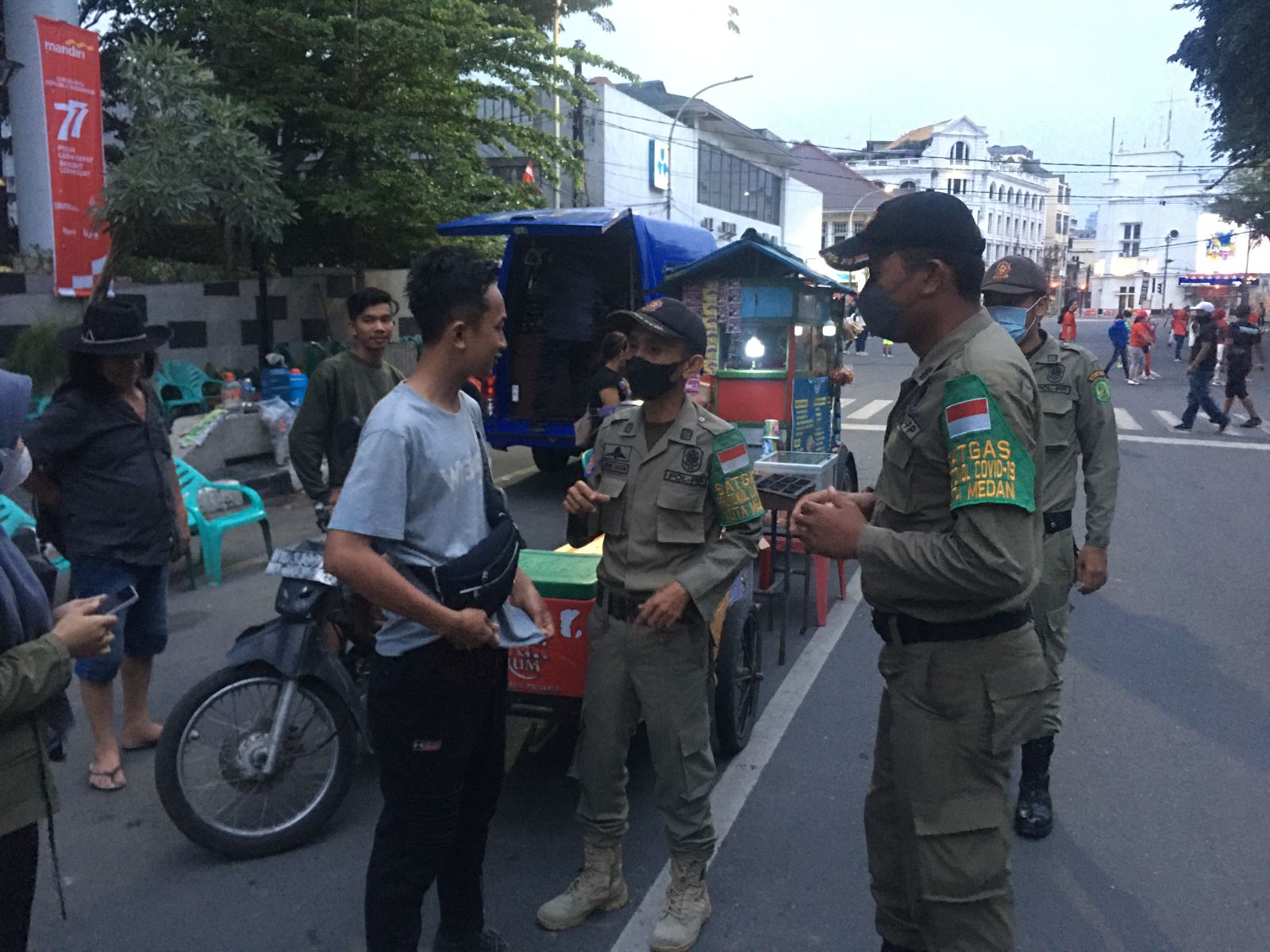 CAR FREE DAY 2022,  di ruas Jalan Pulau Pinang Seputaran lapangan merdeka medan Satpol PP Kota Medan Melakukan Pengawasan Penerapan Protokol Kesehatan